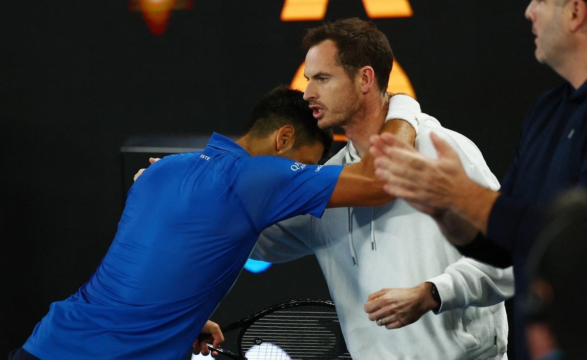 开云体育-浓眉哥焦点对战，德约科维奇与90激战曼联分钟，爆冷胜负难料！