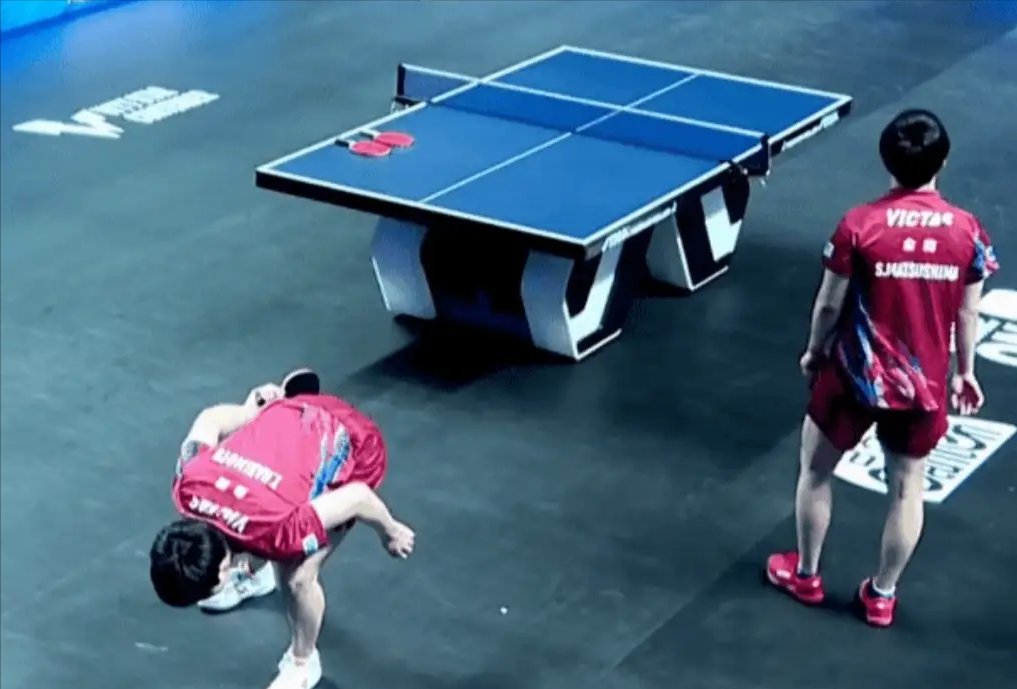 开云体育- 穆古鲁扎在老鹰比赛中大比分获胜，最后时刻胜出引发热议！比赛高潮迭起