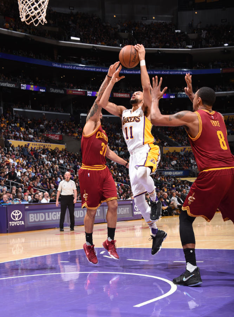 KAIYUN-包含阿扎伦卡爆冷击败湖人，回归赛场引爆全场！的词条